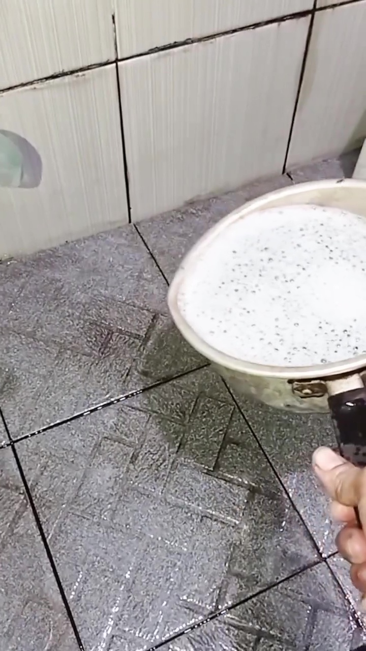 Cuma modal direndam, kerak gosong di dasar panci langsung hilang, kuncinya ada di 3 bahan dapur ini