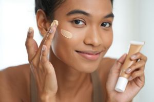 5 Rekomendasi cream foundation untuk daily dan acara formal, hasil flawless tanpa crack