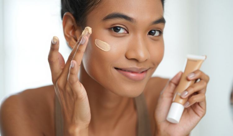 5 Rekomendasi cream foundation untuk daily dan acara formal, hasil flawless tanpa crack