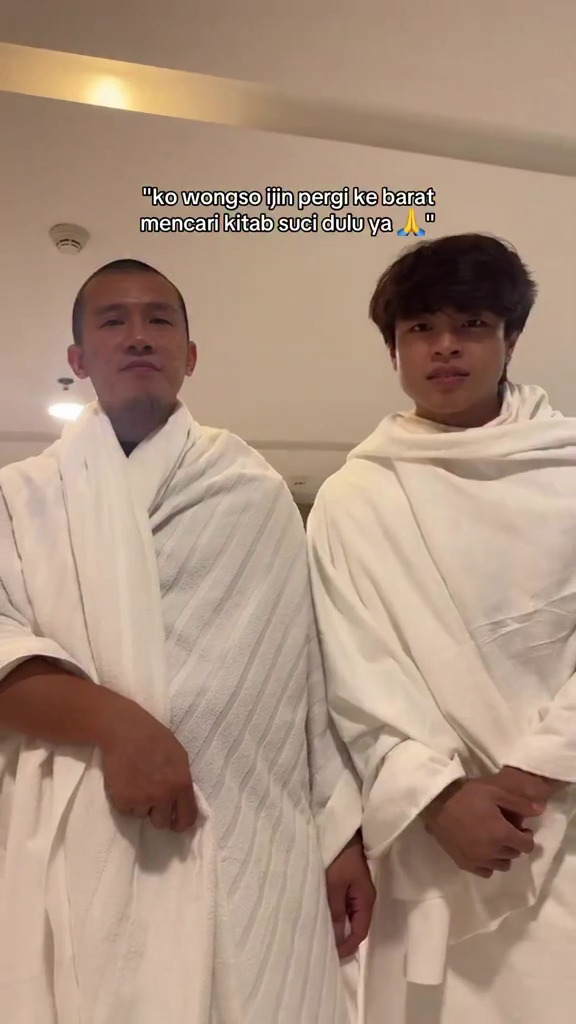 Mualaf delapan bulan lalu, ini 9 potret Steven Wongso umrah perdana ditemani Ustaz Felix Siauw