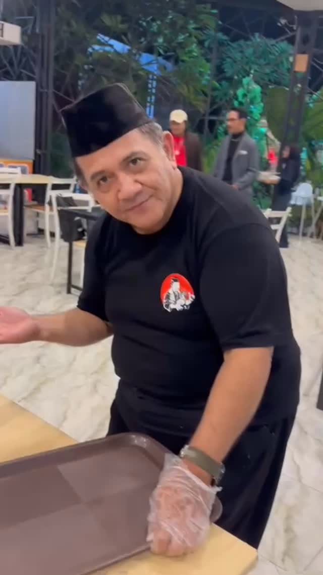 Dulu bintang lenong rumpi, Harry De Fretes kini banting stir jualan bubur ayam, 9 potret terbarunya