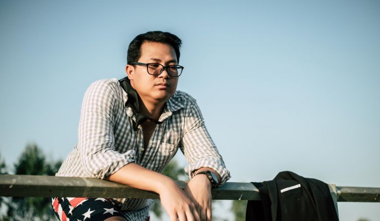 100 Kata-kata galau bahasa Jawa yang dalam rasanya, diam-diam ngena