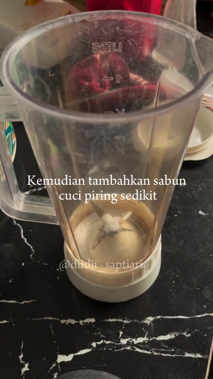Cara mudah menghilangkan bercak air di gelas blender biar lebih bening, kuncinya di 2 bahan dapur ini