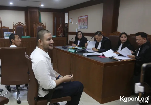 Ammar Zoni heran bukti sabu 100 gram hilang, ngaku diperas Rp300 juta dan disetrum saat interogasi