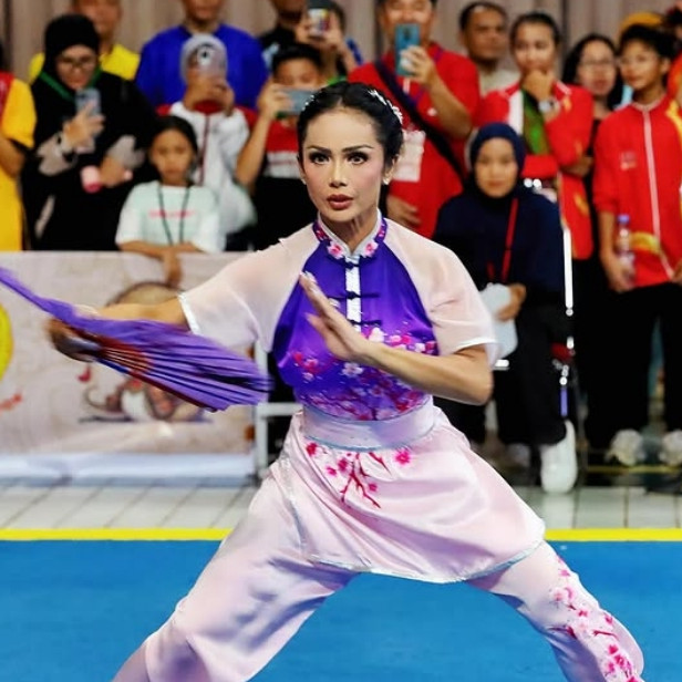 Jadi atlet di usia 50 tahun, ini 9 potret Krisdayanti kembali raih emas di kejurnas wushu