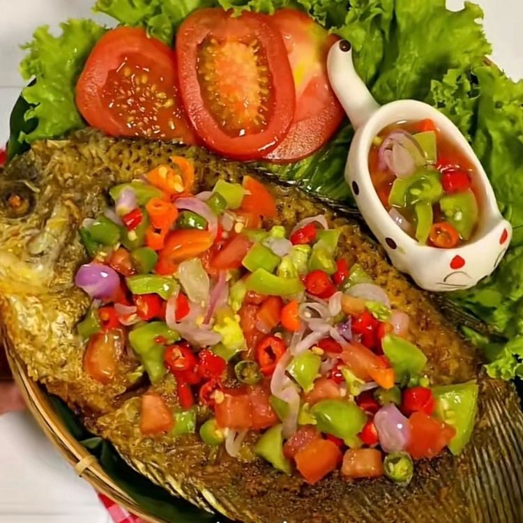 9 Resep olahan ikan gurame pedas dari rica-rica hingga saus bangkok, siap-siap habiskan nasi di rumah