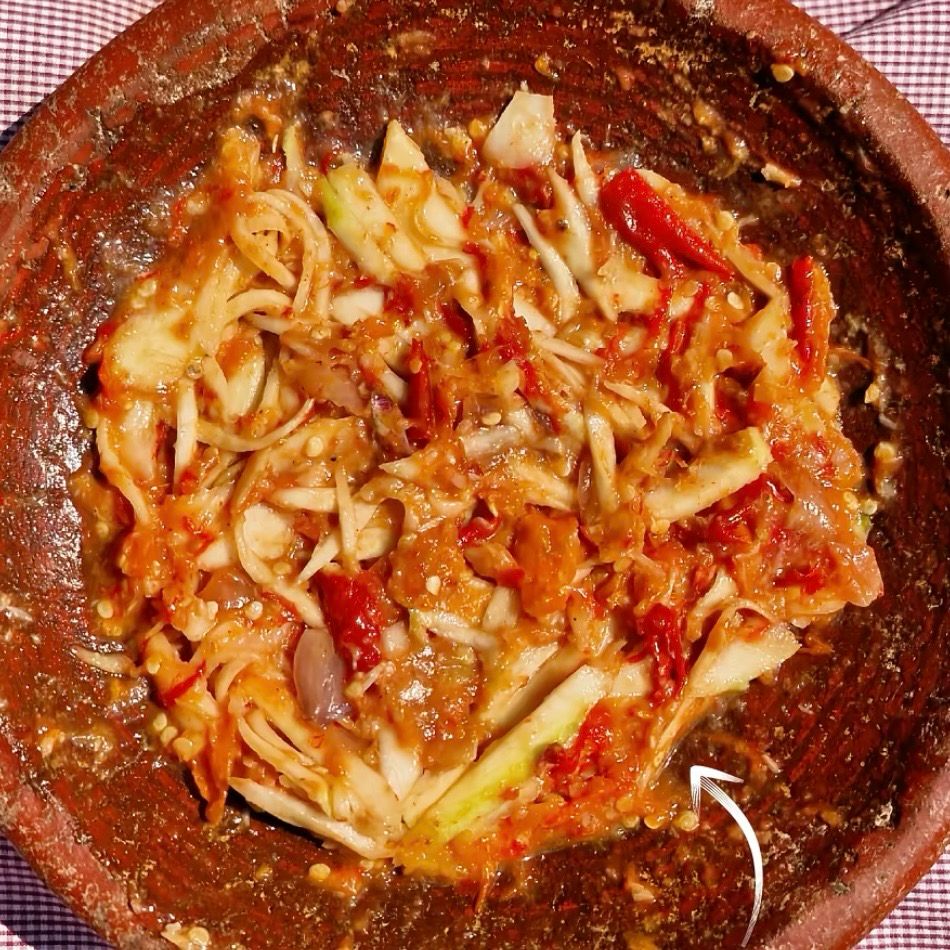 5 Resep sambal mangga pedas, dari yang dicampur teri asin hingga kacang tanah gurih yang nikmat
