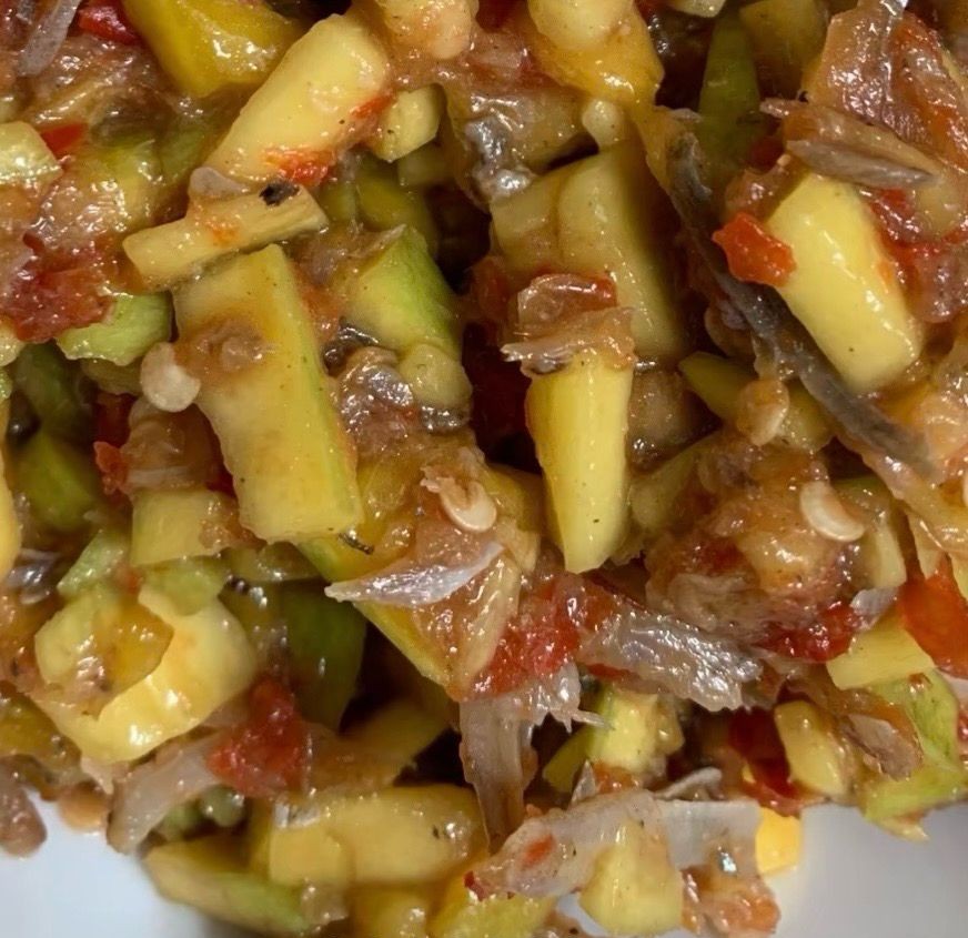 5 Resep sambal mangga pedas, dari yang dicampur teri asin hingga kacang tanah gurih yang nikmat