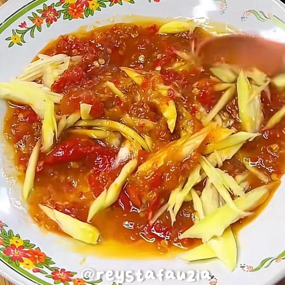5 Resep sambal mangga pedas, dari yang dicampur teri asin hingga kacang tanah gurih yang nikmat
