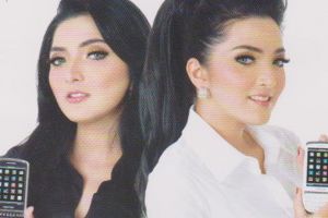 Intip 9 potret jadul seleb saat jadi bintang iklan HP lawas, Agnez Mo tampil dengan rambut bob