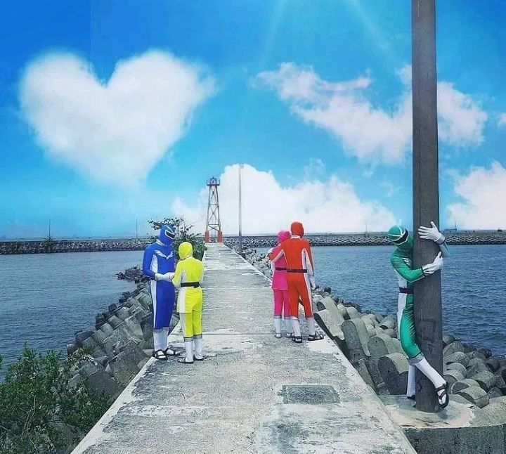 Sabar banget, 11 potret kocak jomblo jadi 'obat nyamuk' pas temen lagi kencan ini bikin senyum getir