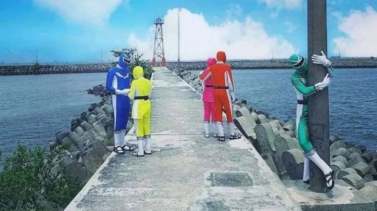 Sabar banget, 11 potret kocak jomblo jadi 'obat nyamuk' pas temen lagi kencan ini bikin senyum getir