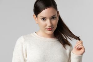 Gak perlu castor oil, ini trik atasi rambut tipis dan beruban pakai 1 bumbu dapur, lebat dan berkilau