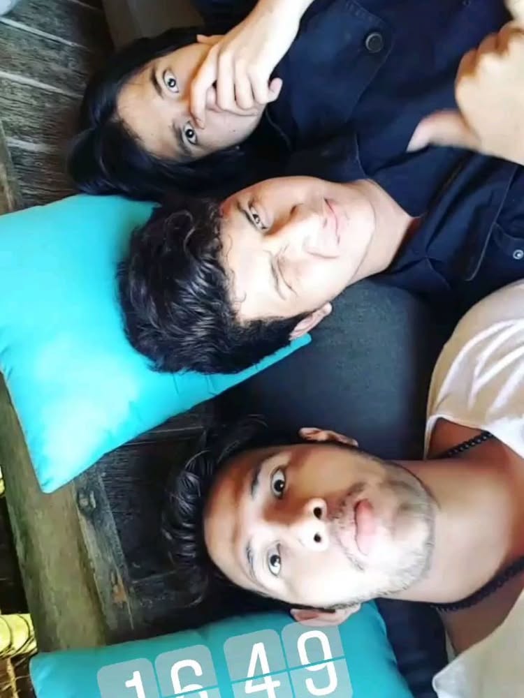 7 Potret bahagia Ammar Zoni saat bertemu kedua adiknya, akhirnya bisa foto bersama