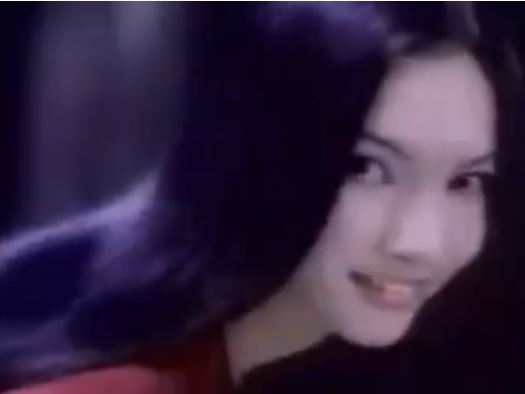 Manglingi banget, begini foto lawas 11 seleb saat jadi bintang iklan produk kecantikan