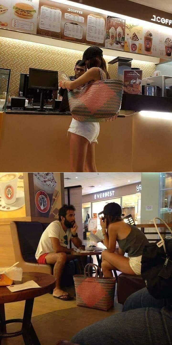 11 Momen orang pakai tas unik di tempat umum ini bikin gagal fokus, kreatif tapi aneh banget