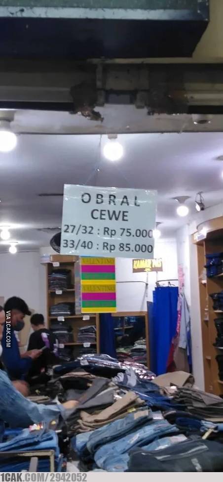  13 Potret kocak pedagang pasar pas lagi jualan ini bikin senyum lebar, kreatif abis