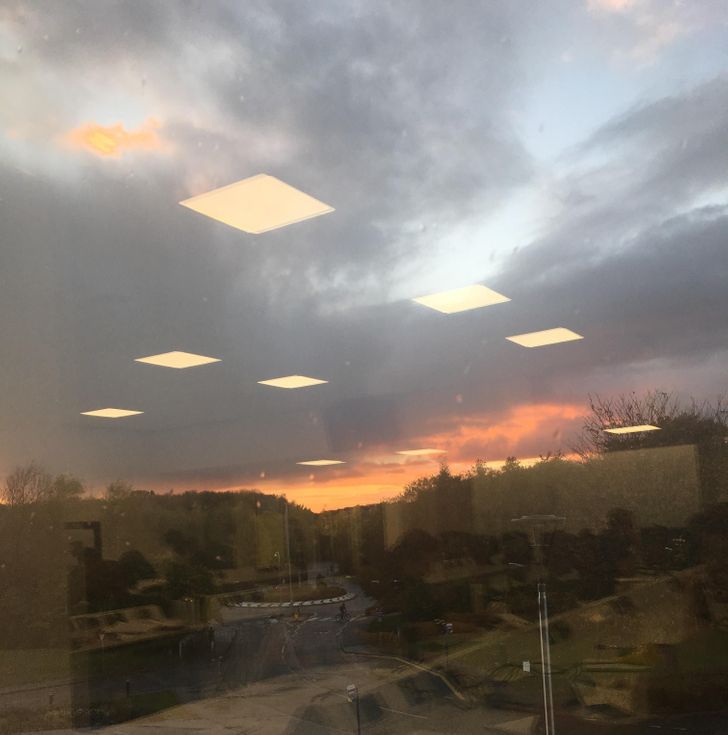 Dunia ini simulasi, 11 potret "glitch" ini persis film the matrix, bikin merinding dan bingung banget