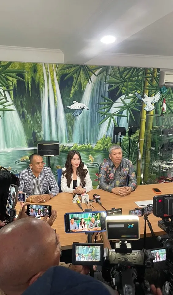 Pilih menyudahi konflik, Ade Tya buka pintu damai untuk Ari Lasso dan Dearly Joshua