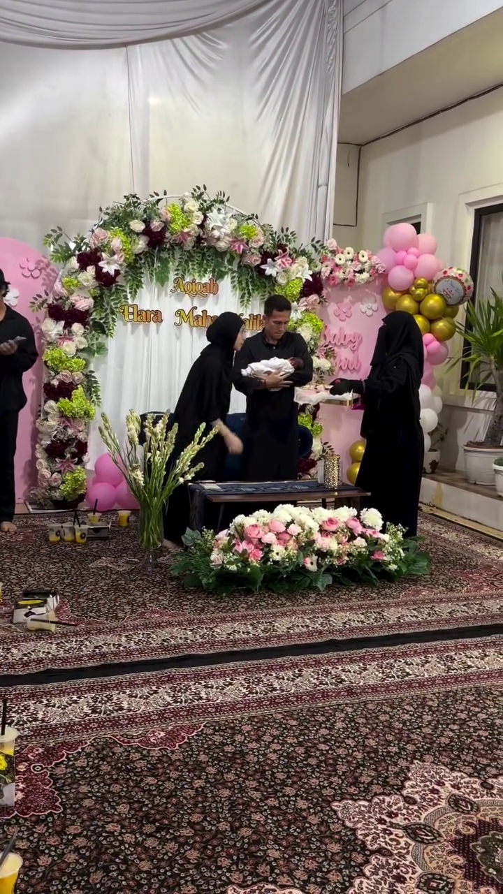 9 Momen akikah anak pertama Adiba Khanza dan Egy Maulana Vikri, digelar sederhana di rumah