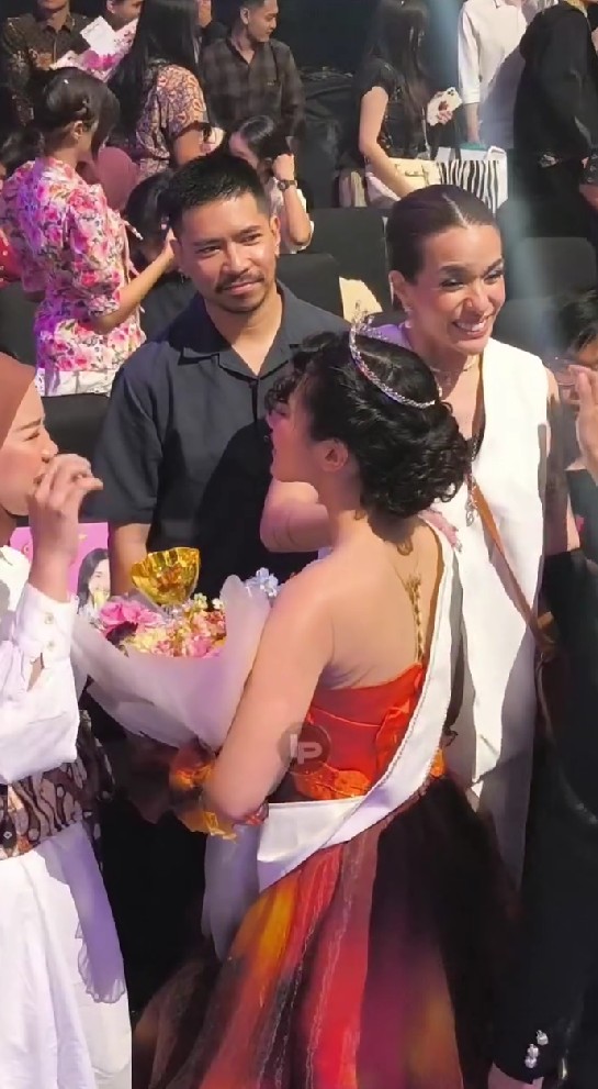 Ikuti jejak sang ibu jadi model, 9 potret Leticia anak Sheila Marcia raih juara 1 Gadis Sampul 2025