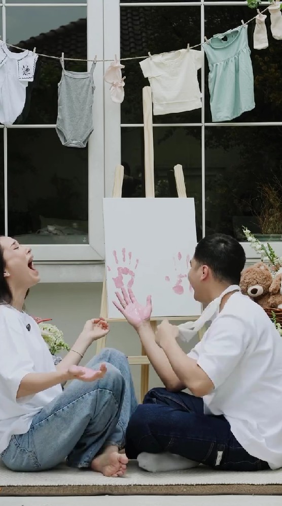 Konsepnya nggak neko-neko, ini 9 potret gender reveal anak pertama Alyssa Daguise dan Al Ghazali