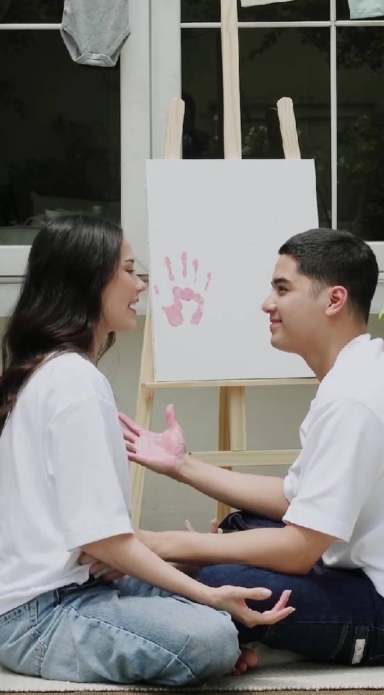 Konsepnya nggak neko-neko, ini 9 potret gender reveal anak pertama Alyssa Daguise dan Al Ghazali