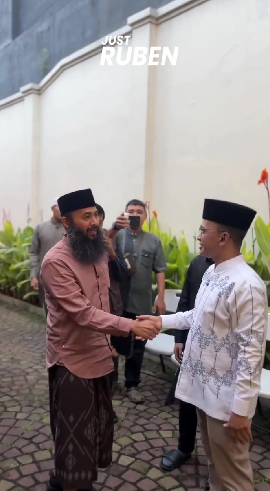 Makin rajin dalami ilmu agama, ini 9 potret Ruben Onsu rutin gelar kajian di rumahnya