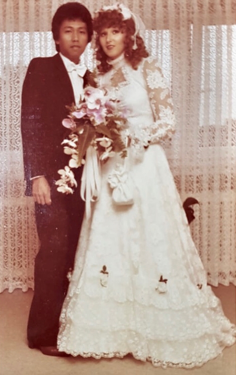 Manisnya bikin nostalgia, begini foto lawas pernikahan orang tua 13 seleb