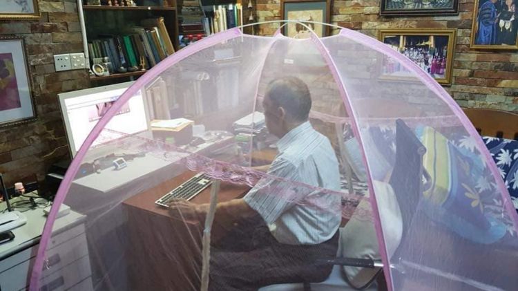 11 Potret bapak-bapak lagi bertugas tapi tingkahnya absurd, bikin ketawa di tengah jam kerja