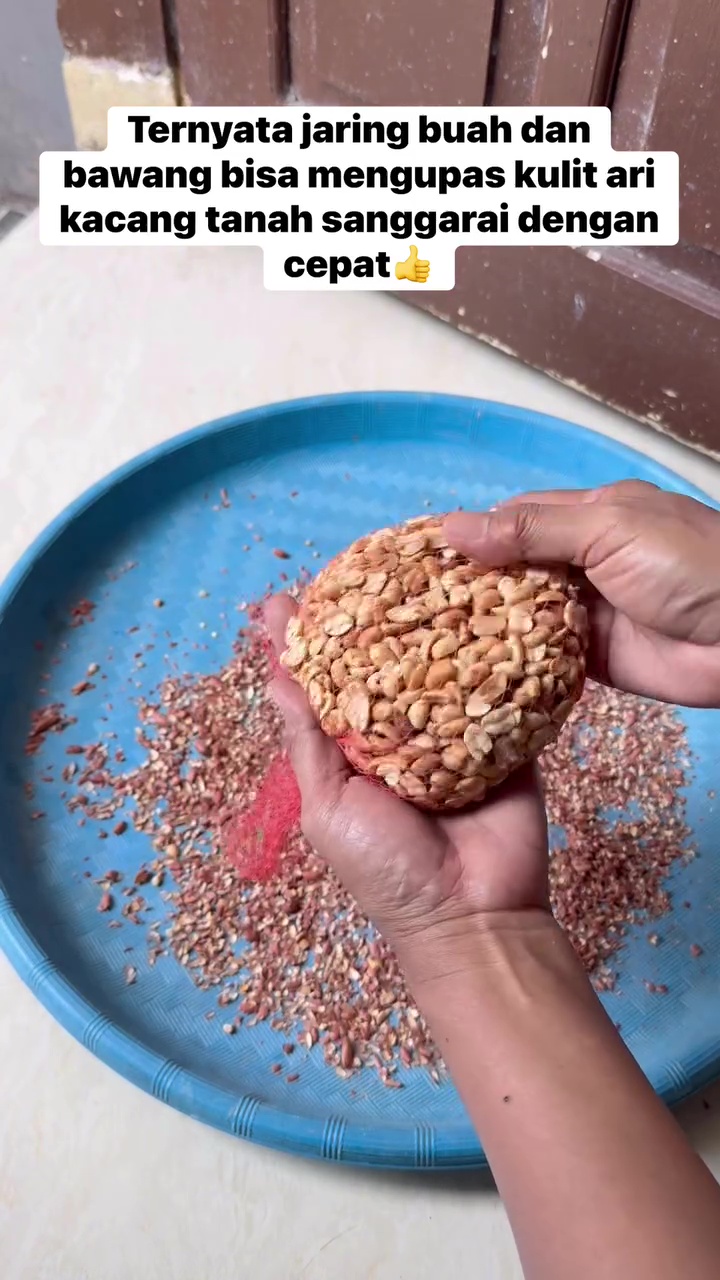 Ilmu mahal! Ternyata begini cara praktis kupas kulit ari kacang tanah tanpa digosok satu-satu