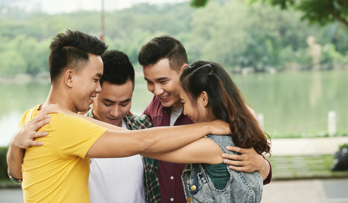 100 Kata-kata bijak tentang sahabat yang nggak banyak omong tapi selalu ada, simple tapi dalam artinya