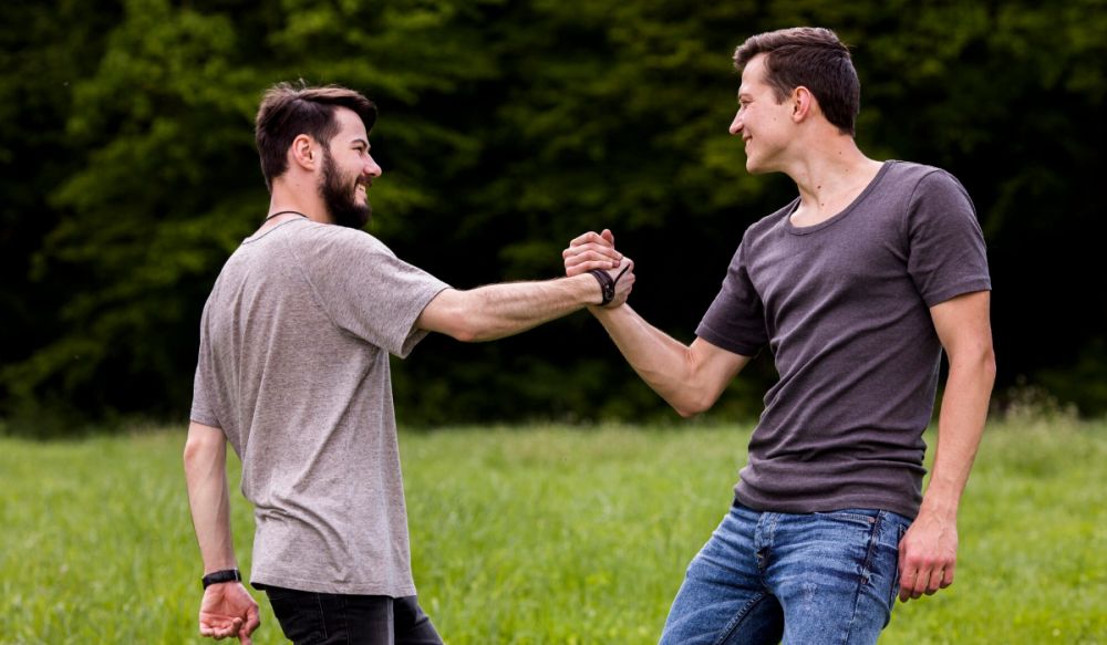 100 Kata-kata bijak tentang sahabat yang nggak banyak omong tapi selalu ada, simple tapi dalam artinya