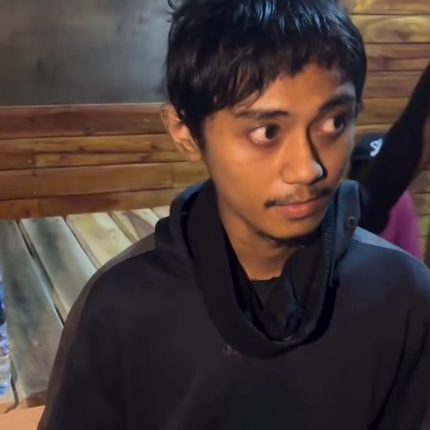 Kisah pemuda pilih mengasingkan diri karena gagal lulus kuliah, setahun hidup kelaparan di tebing