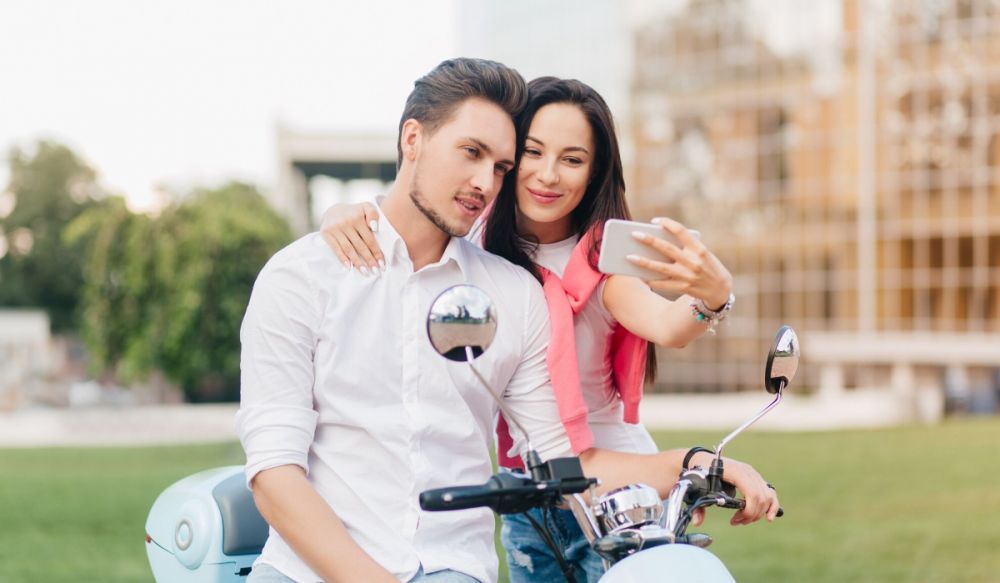 100 Kata-kata gombalan receh yang bikin ngakak, walaupun absurd tapi bikin doi baper parah