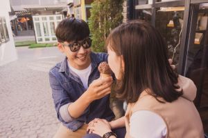 100 Kata-kata gombalan receh yang bikin ngakak, walaupun absurd tapi bikin doi baper parah