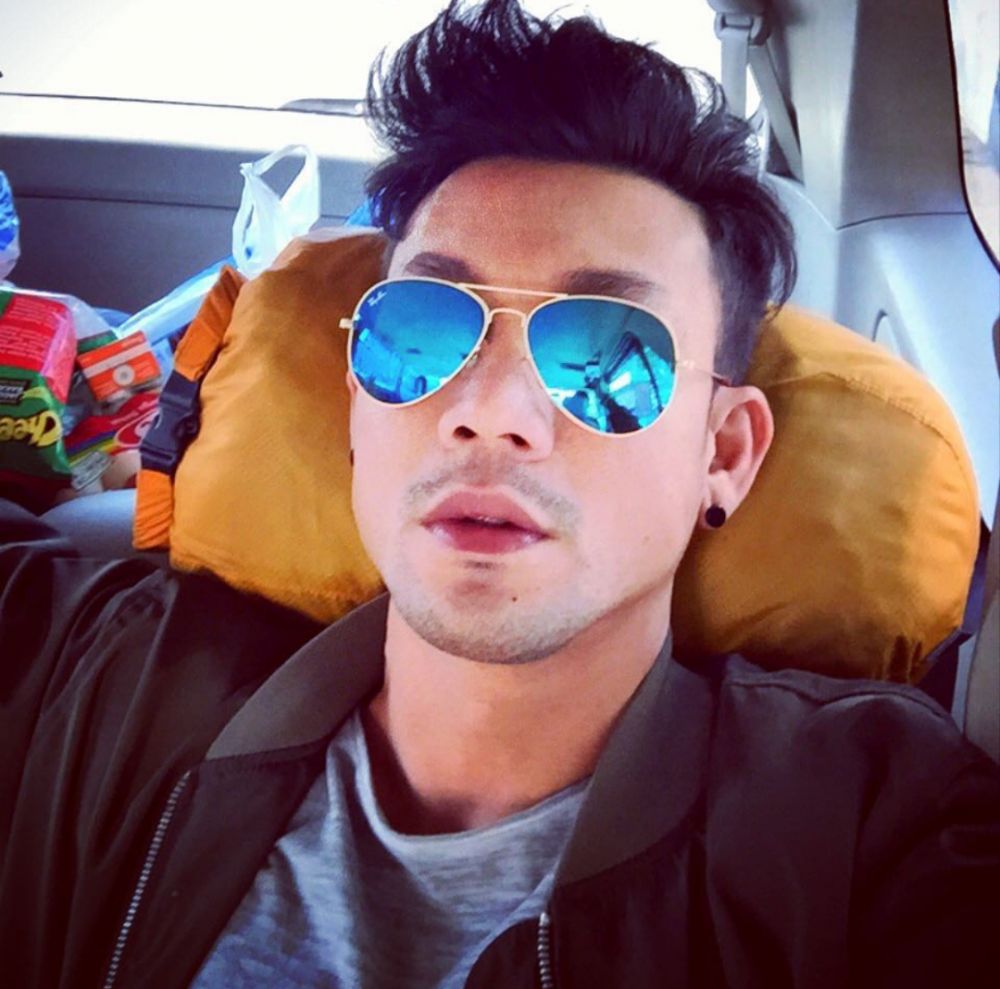 Konsisten dengan kumis tipis, begini 11 foto lawas Denny Sumargo