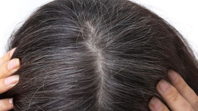 Trik menghitamkan kembali rambut beruban pakai 2 bahan dapur, tak pakai semir dan henna