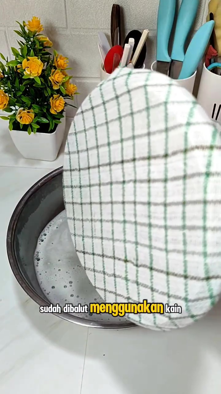 Ternyata semudah ini bersihkan noda di karpet tanpa vakum, modalnya cuma pakai 2 alat dapur