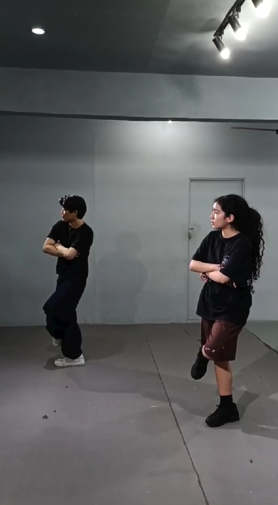 Bukti berbakat modeling, 9 potret Leticia Joseph latihan catwalk sebelum karantina Gadis Sampul