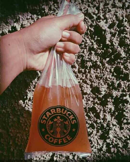 13 Potret minuman di wadah plastik yang super nyeleneh, ada yang tulisannya bikin ngakak