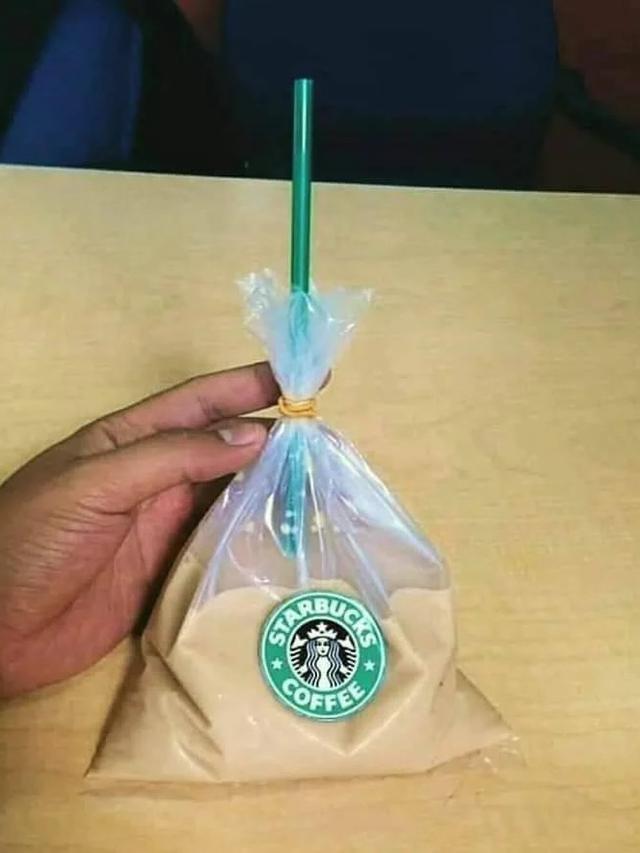 13 Potret minuman di wadah plastik yang super nyeleneh, ada yang tulisannya bikin ngakak