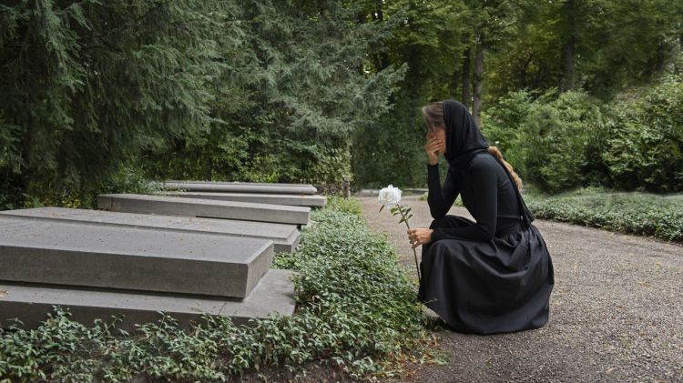 100 Kata-kata sedih ditinggal meninggal dunia, penuh kenangan