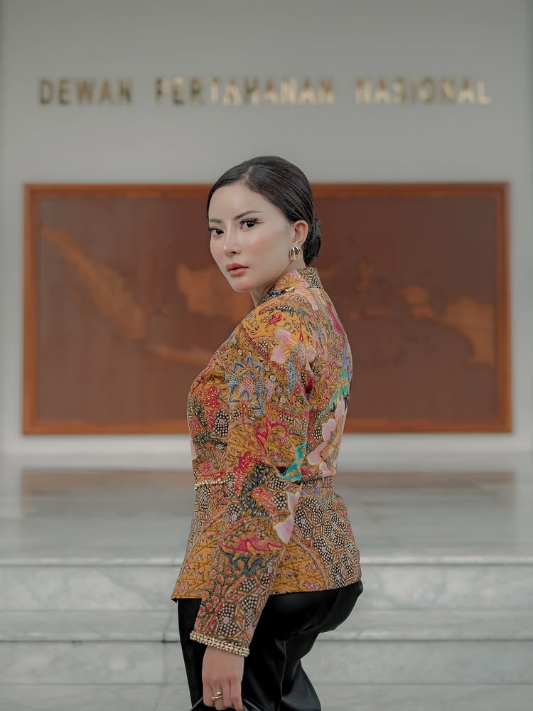 Ayu Aulia eks model majalah dewasa staf kreatif Kemhan &copy; 2025 Instagram