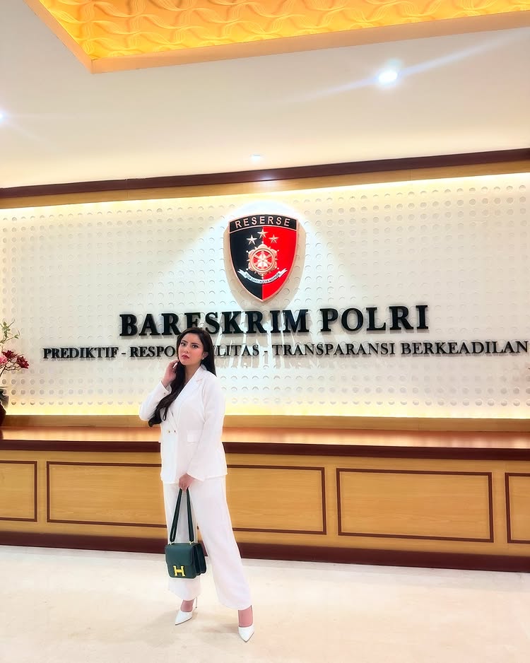 Ayu Aulia eks model majalah dewasa staf kreatif Kemhan &copy; 2025 Instagram