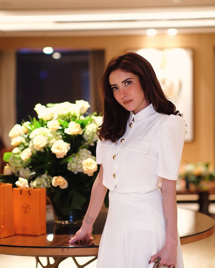 9 Potret Ayu Aulia eks model majalah dewasa yang kini didapuk jadi staf kreatif Kemhan