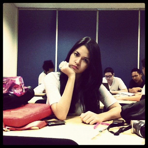 potret lawas penyanyi saat kuliah &copy; instagram