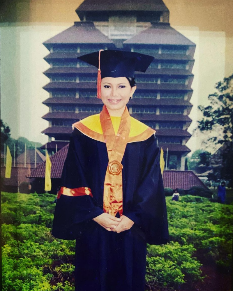 potret lawas penyanyi saat kuliah &copy; instagram