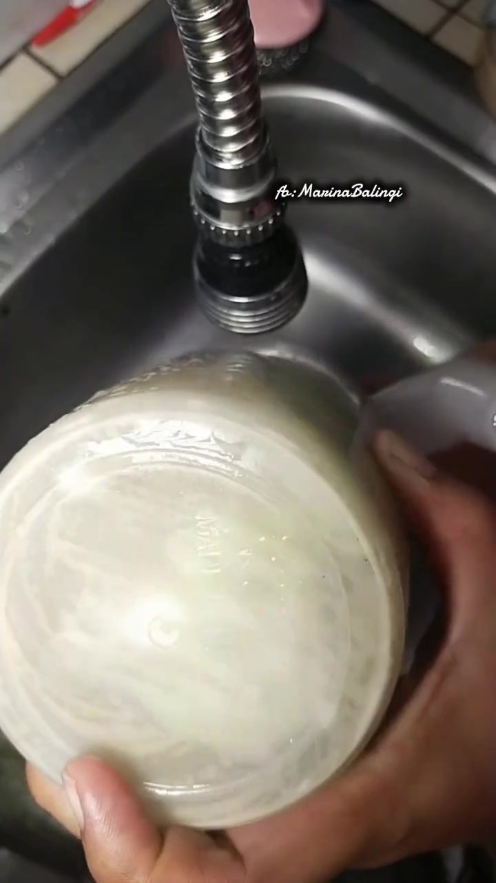 Cara basmi kerak teh di teko plastik dengan 1 bahan sederhana, hasilnya auto kinclong seperti baru