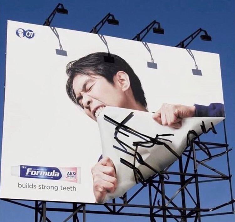 13 Billboard dengan desain paling kreatif, konsepnya out of the box jadi bikin orang melongo